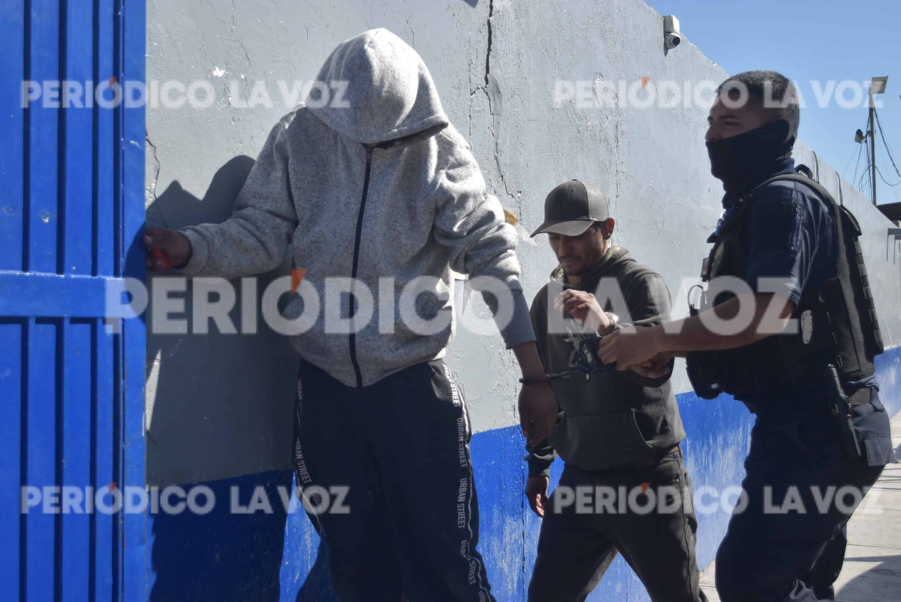 Los tres adictos al cristal fueron llevados a las instalaciones de Seguridad Pública.