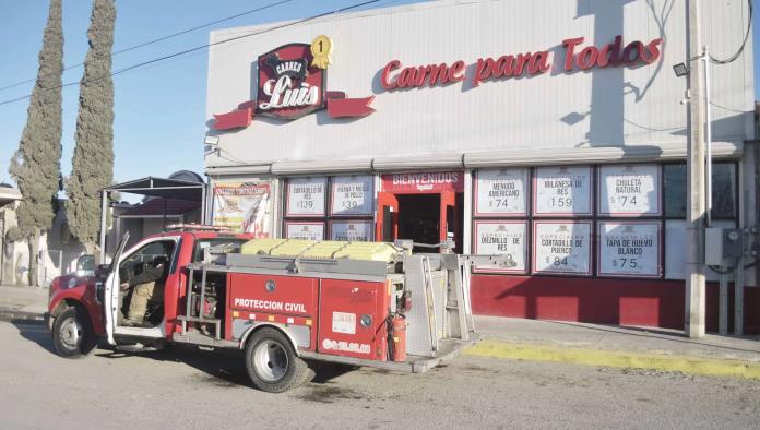 Atienden fuga de gas en carnicería