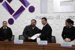 Recibe IEC cuadernillos en Braille