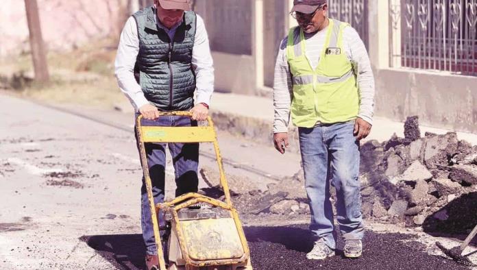 Supervisa Hugo obras de bacheo