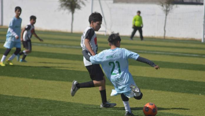 Iron Cast goleó a Cuervos