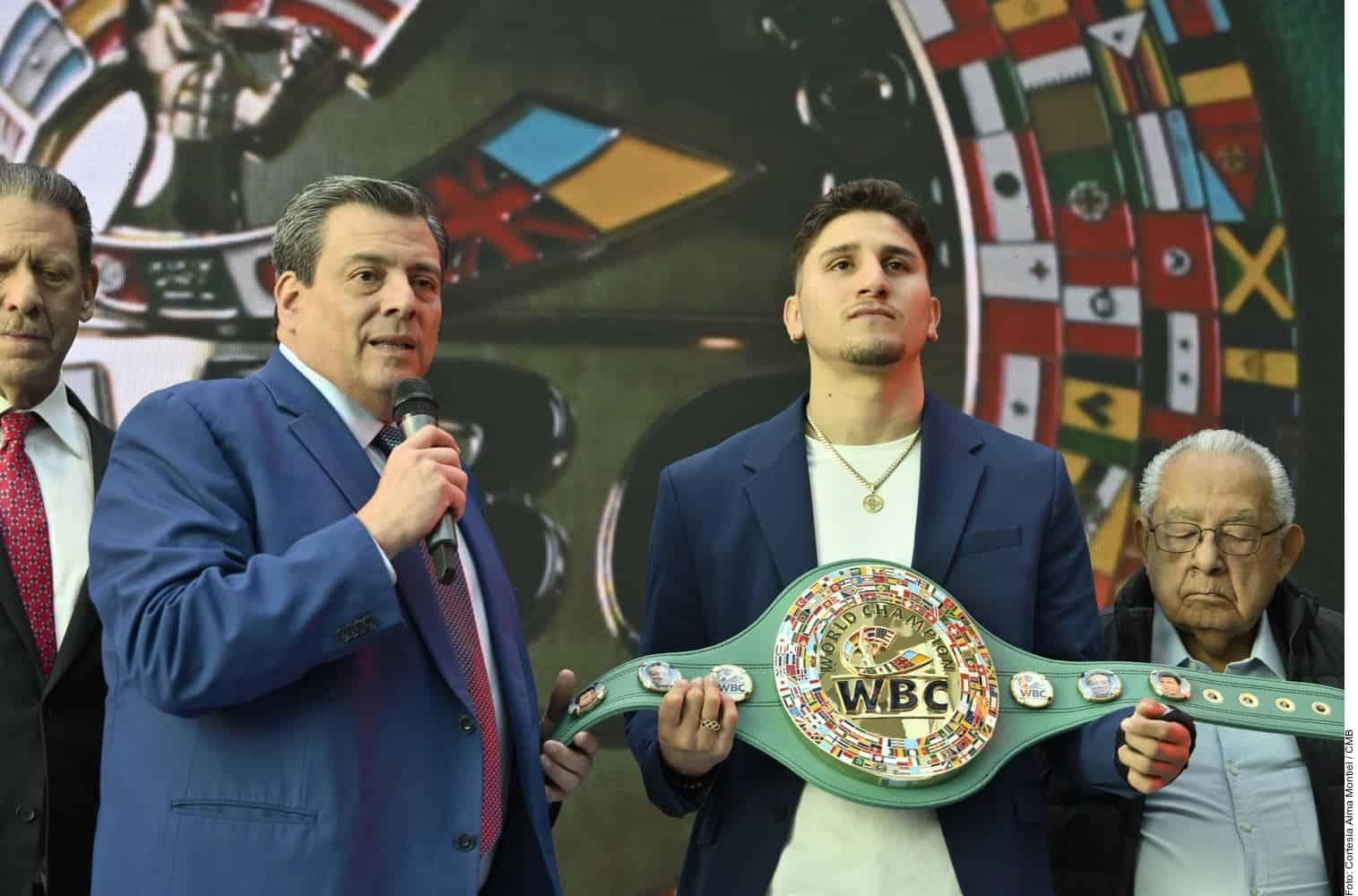 Marco Verde perfila su ingreso al boxeo profesional 