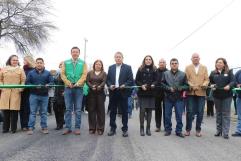 Entrega alcalde obra  de pavimento en Rosita