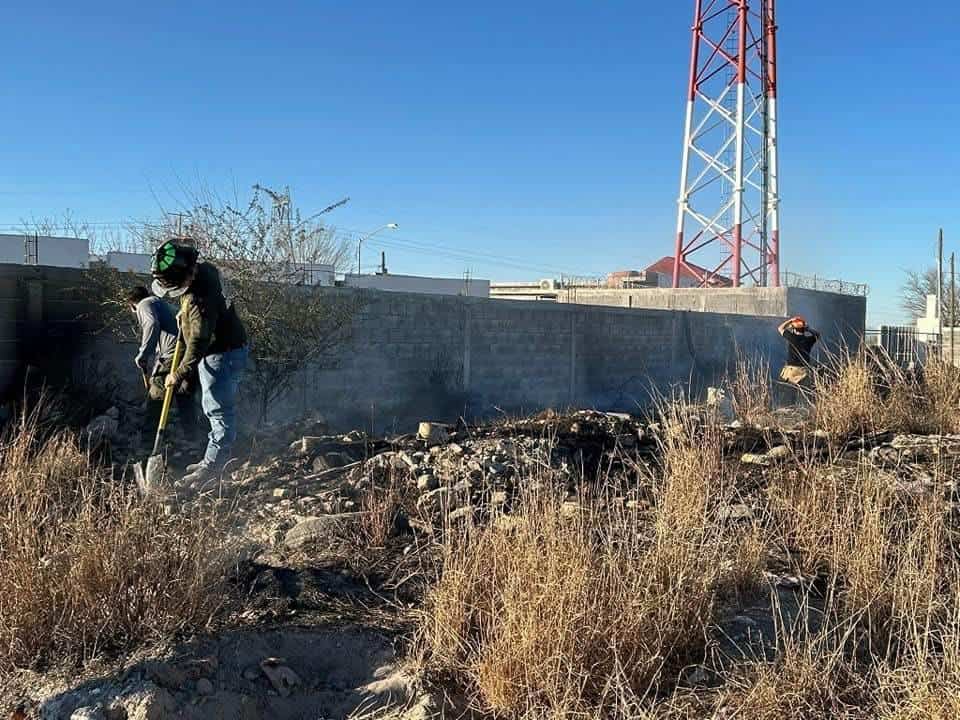 Bomberos de Allende sofocan incendio cerca de escuela en la colonia Ignacio Allende