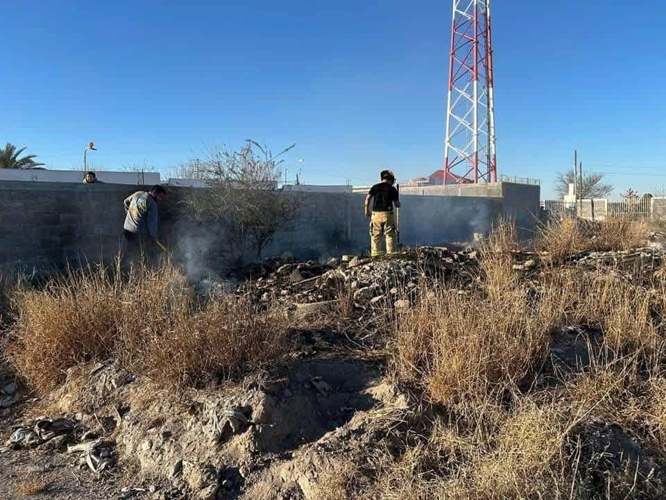 Bomberos de Allende sofocan incendio cerca de escuela en la colonia Ignacio Allende