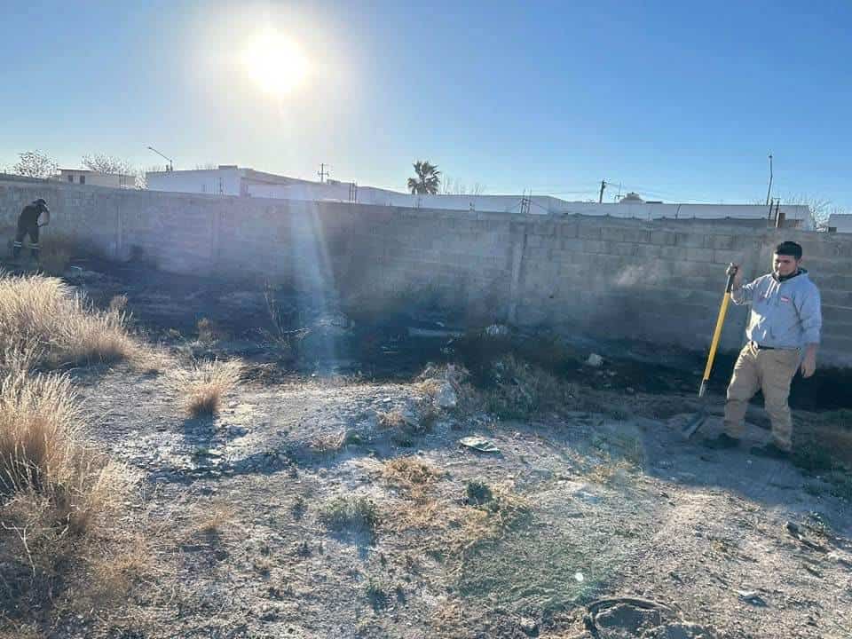 Bomberos de Allende sofocan incendio cerca de escuela en la colonia Ignacio Allende