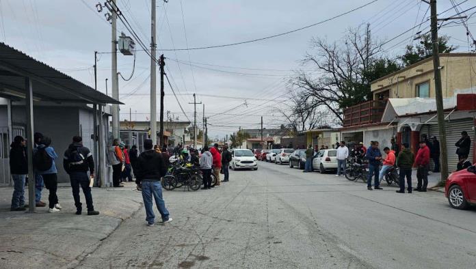 Largas filas afuera de la CTM por búsqueda de empleo