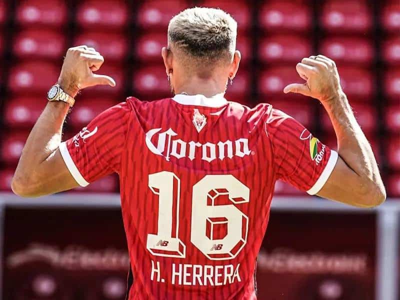 Héctor Herrera vivirá su segunda experiencia en Liga MX luego de haber vestido la playera de los Tuzos del Pachuca.