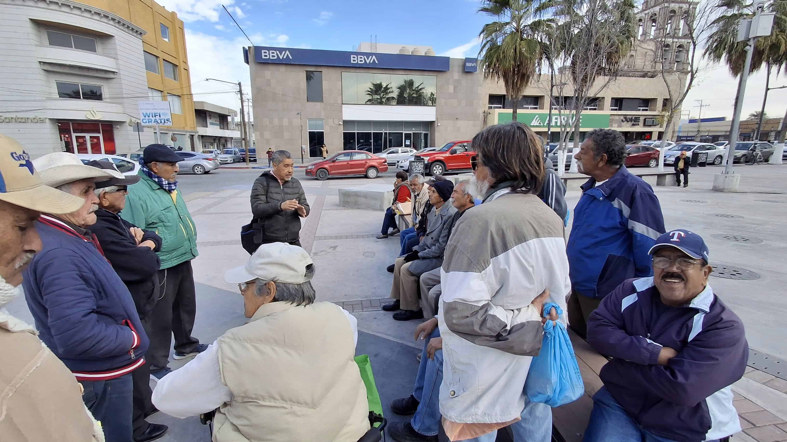 Plantan a un grupo de adultos mayores que habían solicitado una unidad de transporte que los trasladaría a la Procuraduría de la Defensa del Trabajo en Saltillo, pero nunca llegó.