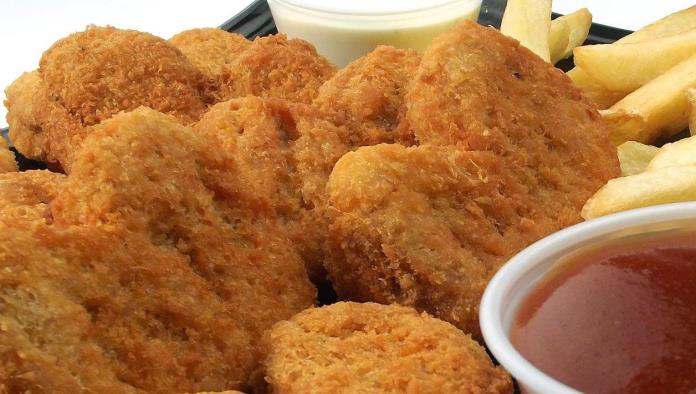 Menor queda ciego por solo comer nuggets de pollo