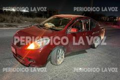 Rebota auto en camellón