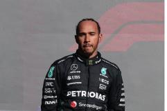 Lewis Hamilton choca su Ferrari durante pruebas en Barcelona 