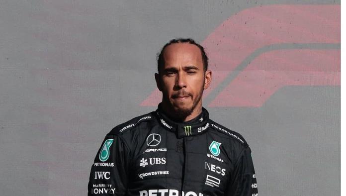 Lewis Hamilton choca su Ferrari durante pruebas en Barcelona 