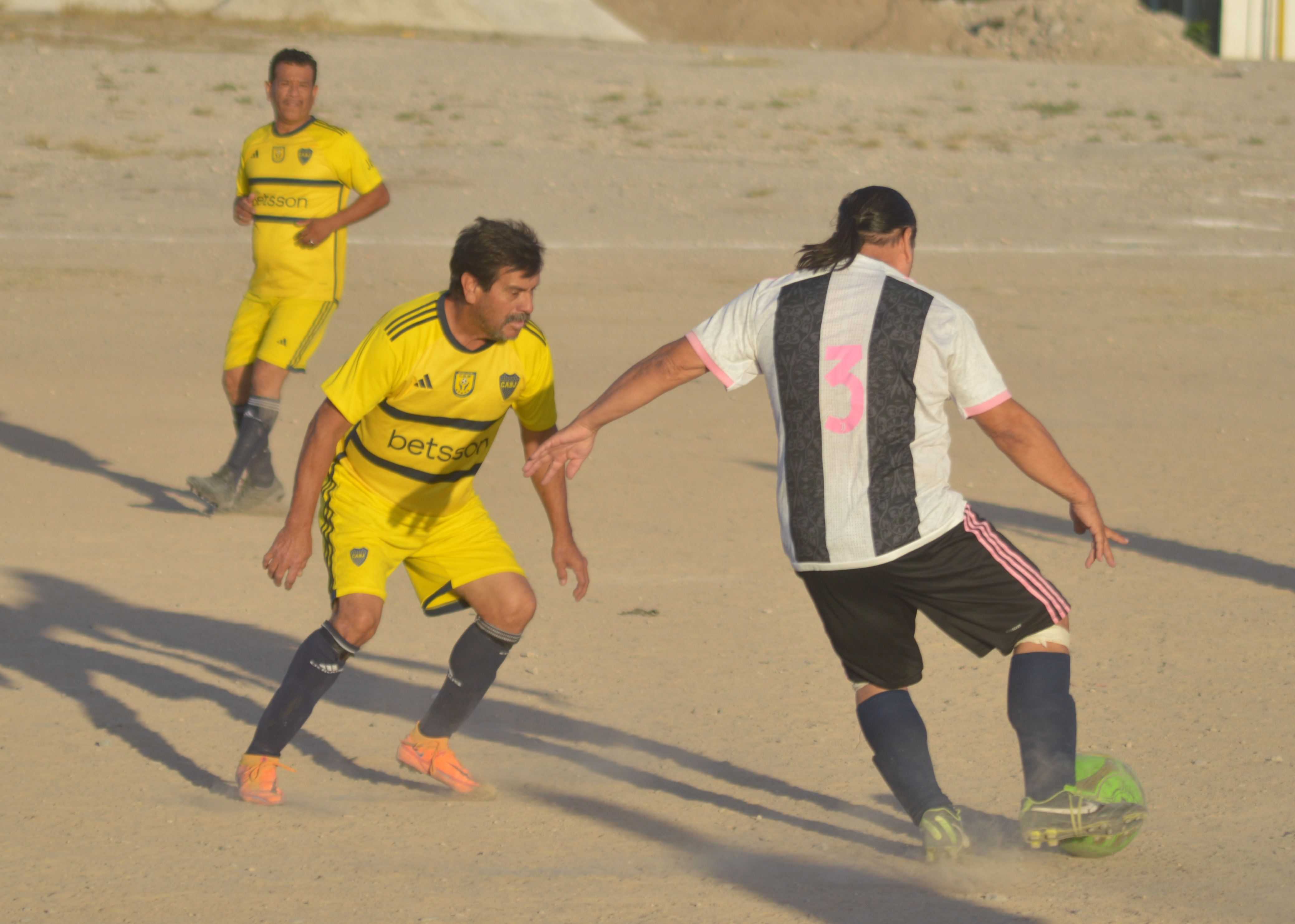 Miravalle goleó 3-0 a la escuadra de Tigres.