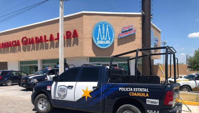 Investigan a dos mujeres por robo en farmacia 