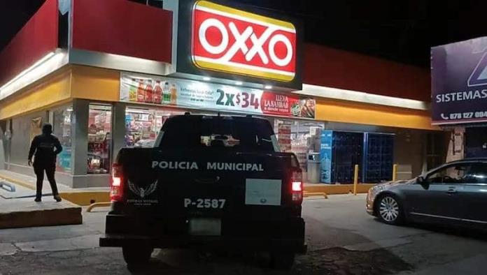 Aseguran a ladrón de OXXO en la colonia SUTERM