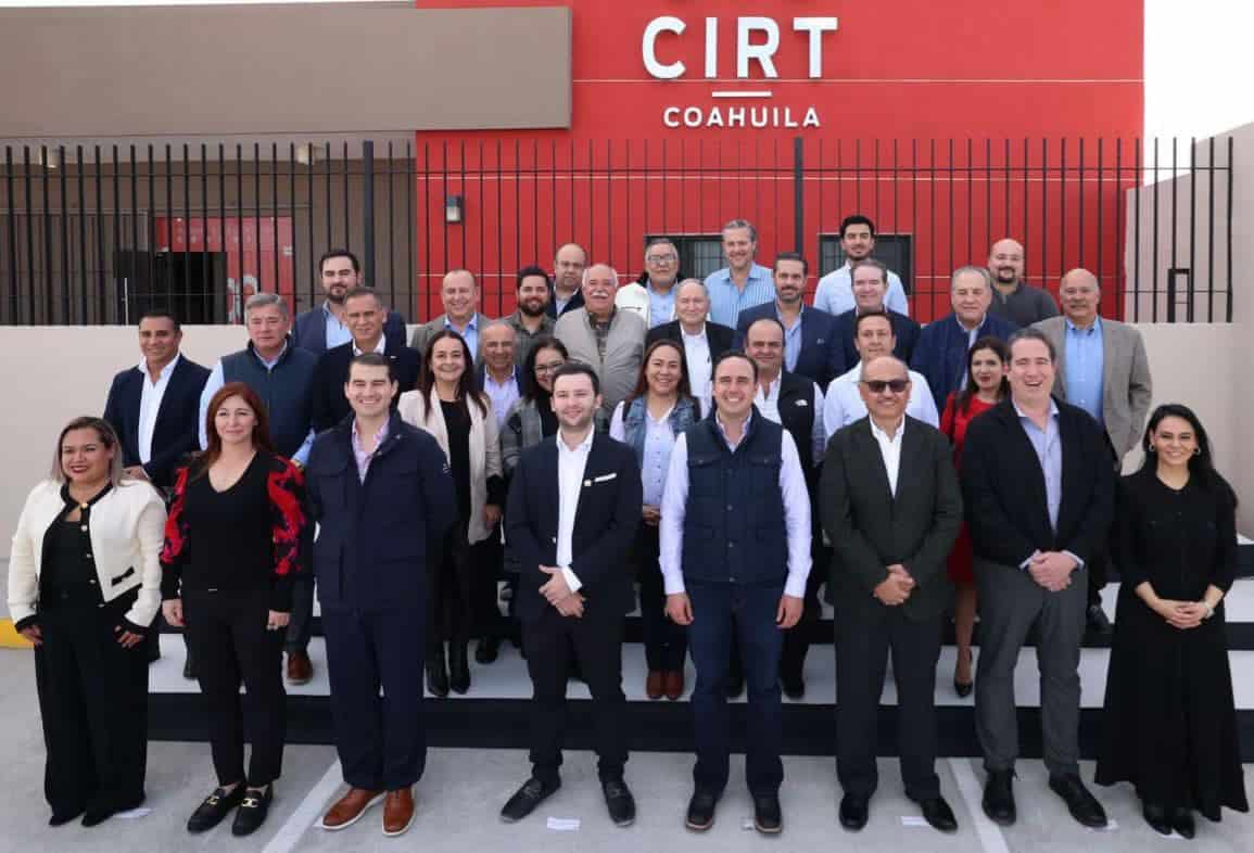 El Gobernador del Estado Manolo Jiménez se reunió con miembros de la CIRT Coahuila donde destacó la presencia de la CP Laila Kamar Gómez. 