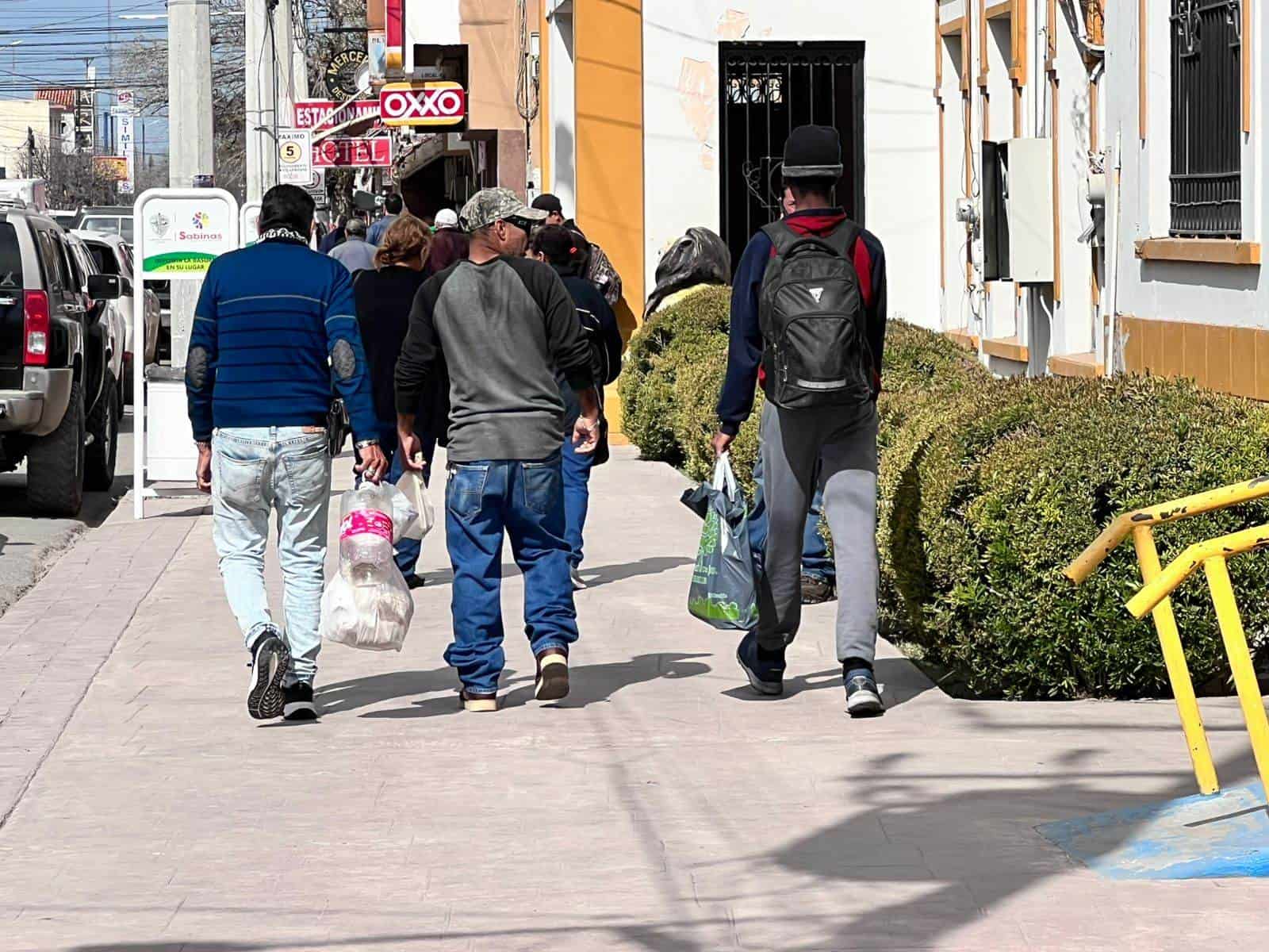 Llegan hasta Sabinas venezolanos deportados