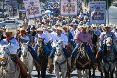 Encabeza Carlos Villarreal  cabalgata del ejido El Oro