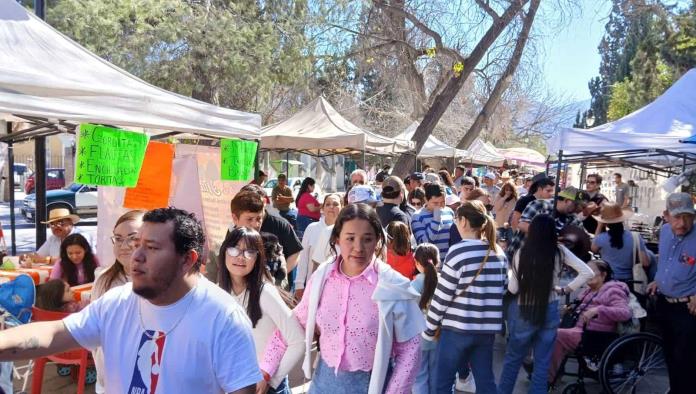 Llegan a Arteaga miles de turistas