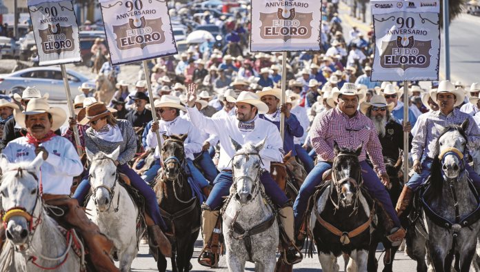 Participan cientos en cabalgata del ejido El Oro