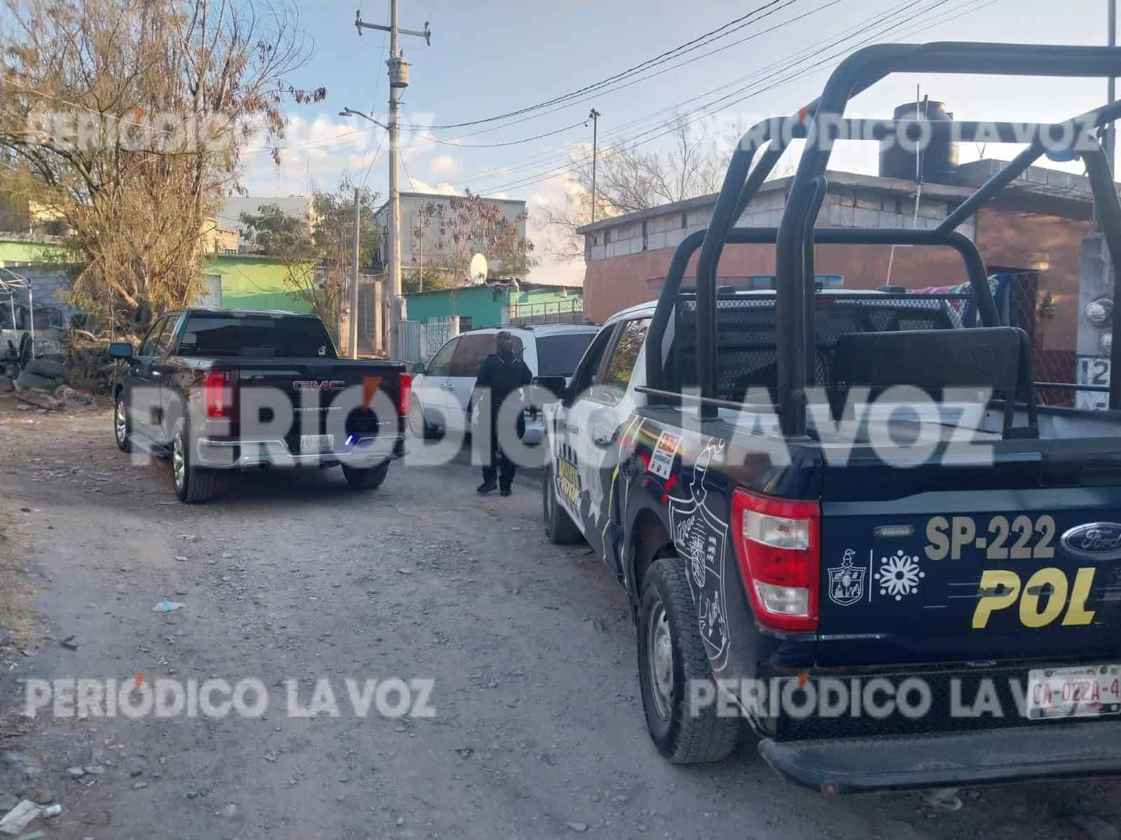 Amaga a vecino con una escuadra