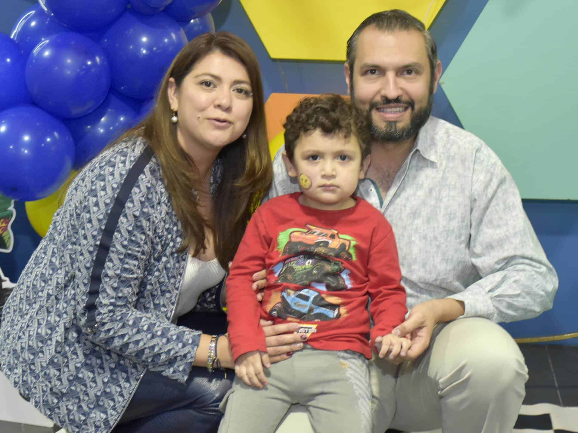 Sus padres Mónica y Gerardo.