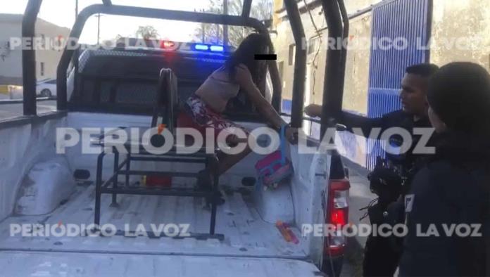 Mujer intenta ingresar a casa ajena en Monclova y termina detenida