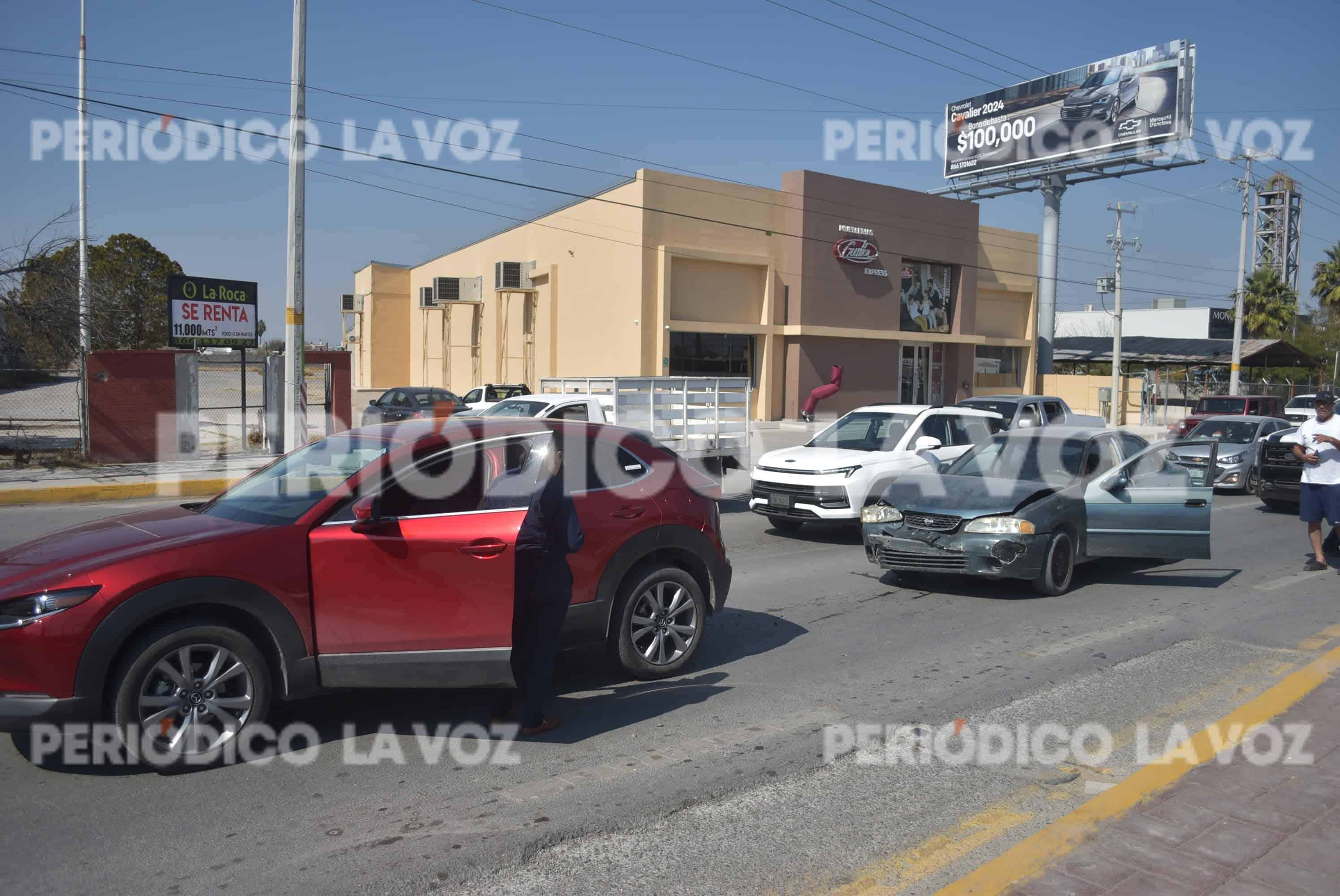 Deja auto como ´chupando limón´