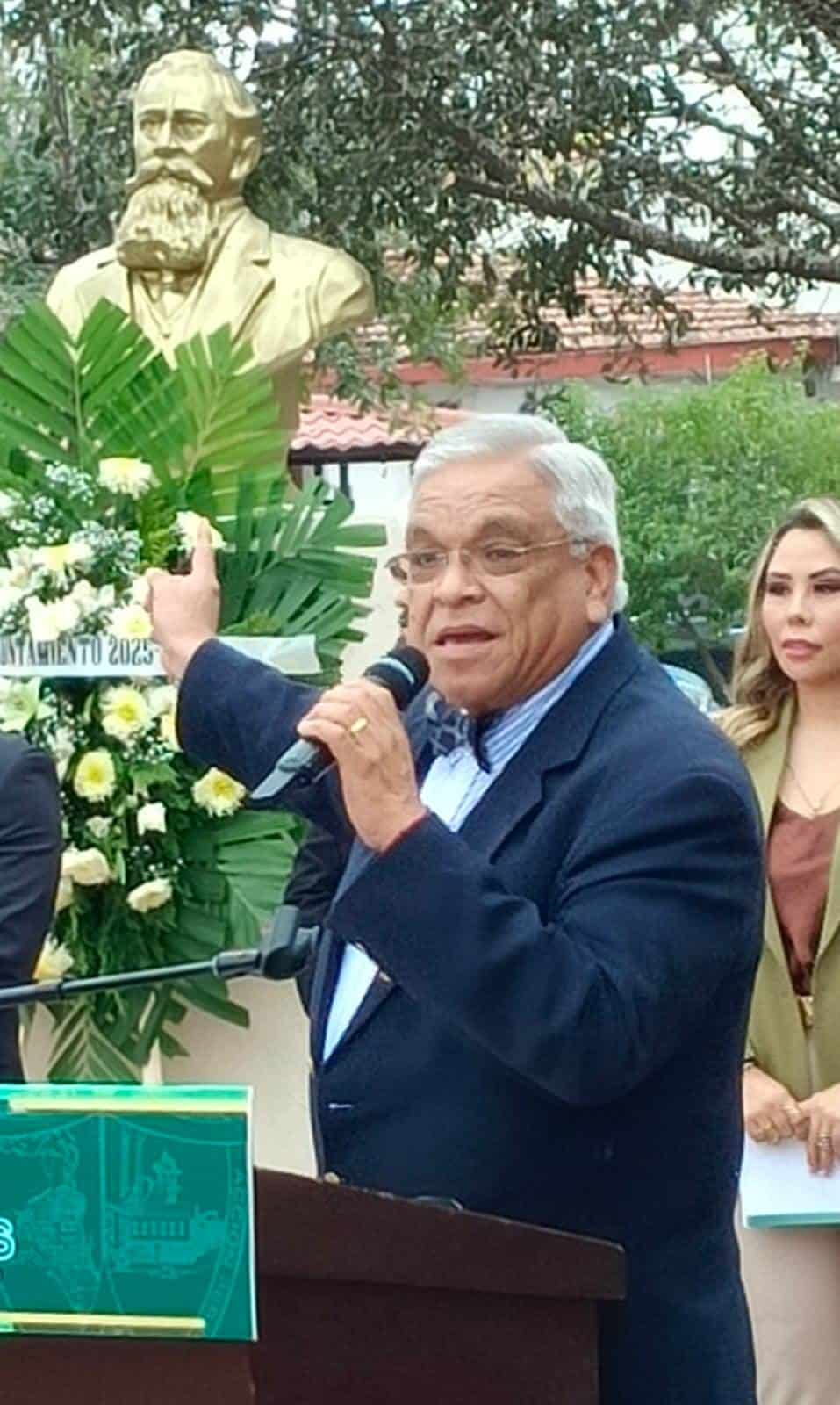 El historiador Ramiro Flores Morales llamó a reconocer la importancia de la promulgación de la carta  magna por el expresidente Don Venustiano Carranza.
