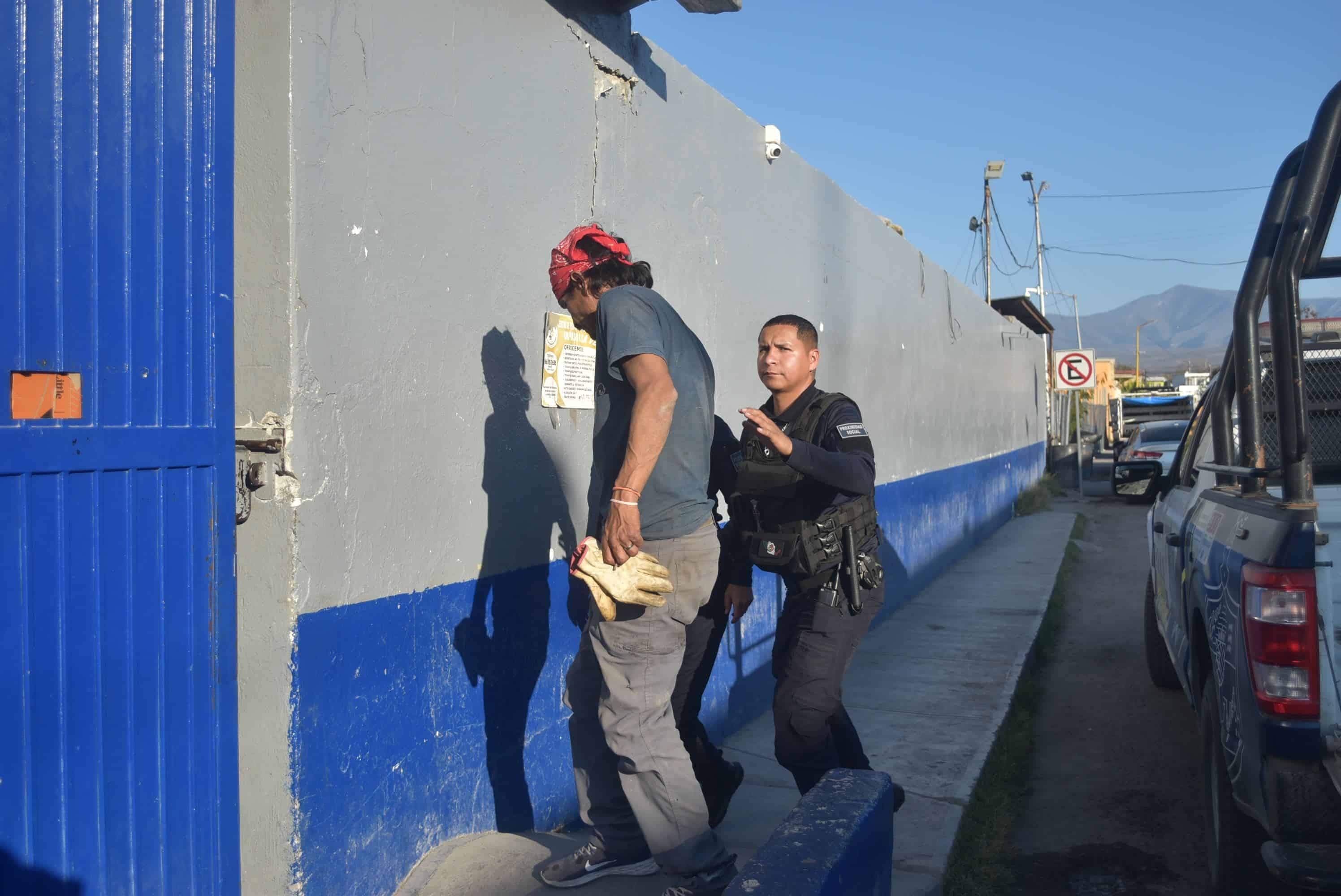 Risquea borracho casa de su vecina