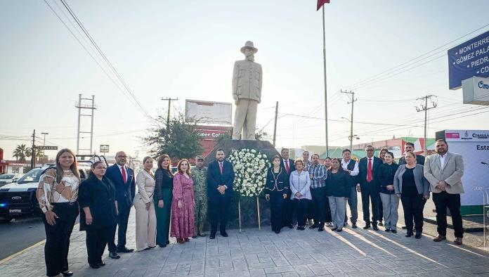 Honran 108 años de la Constitución