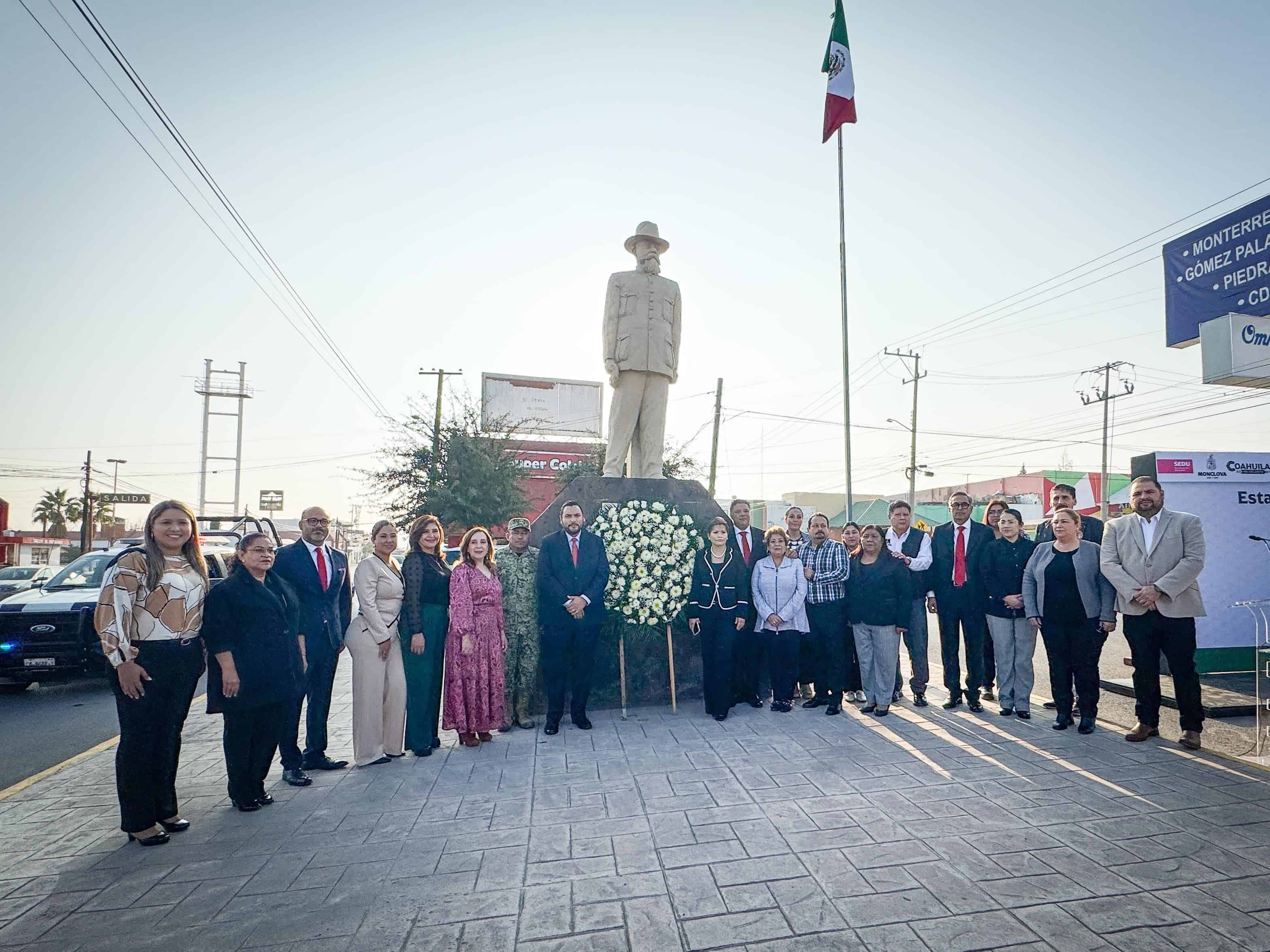 Rinden homenaje a Venustiano Carranza en una ceremonia cívica solemne.