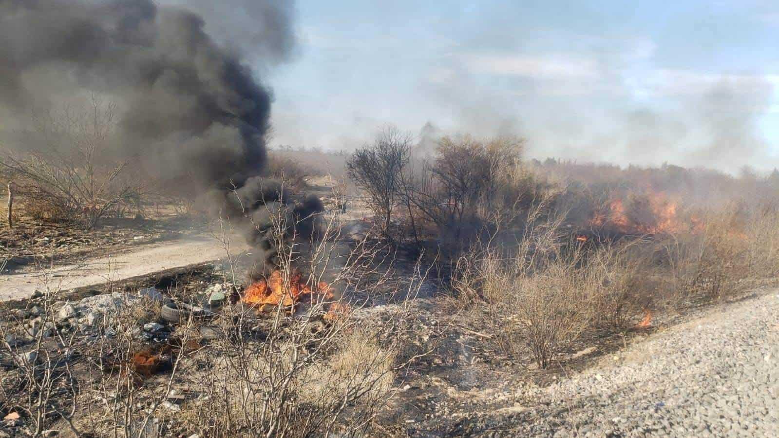 Protección Civil y Bomberos controlan tres incendios de zacatal en Allende