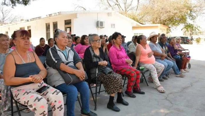 DIF Coahuila entregan despensas a grupos prioritarios en Nava