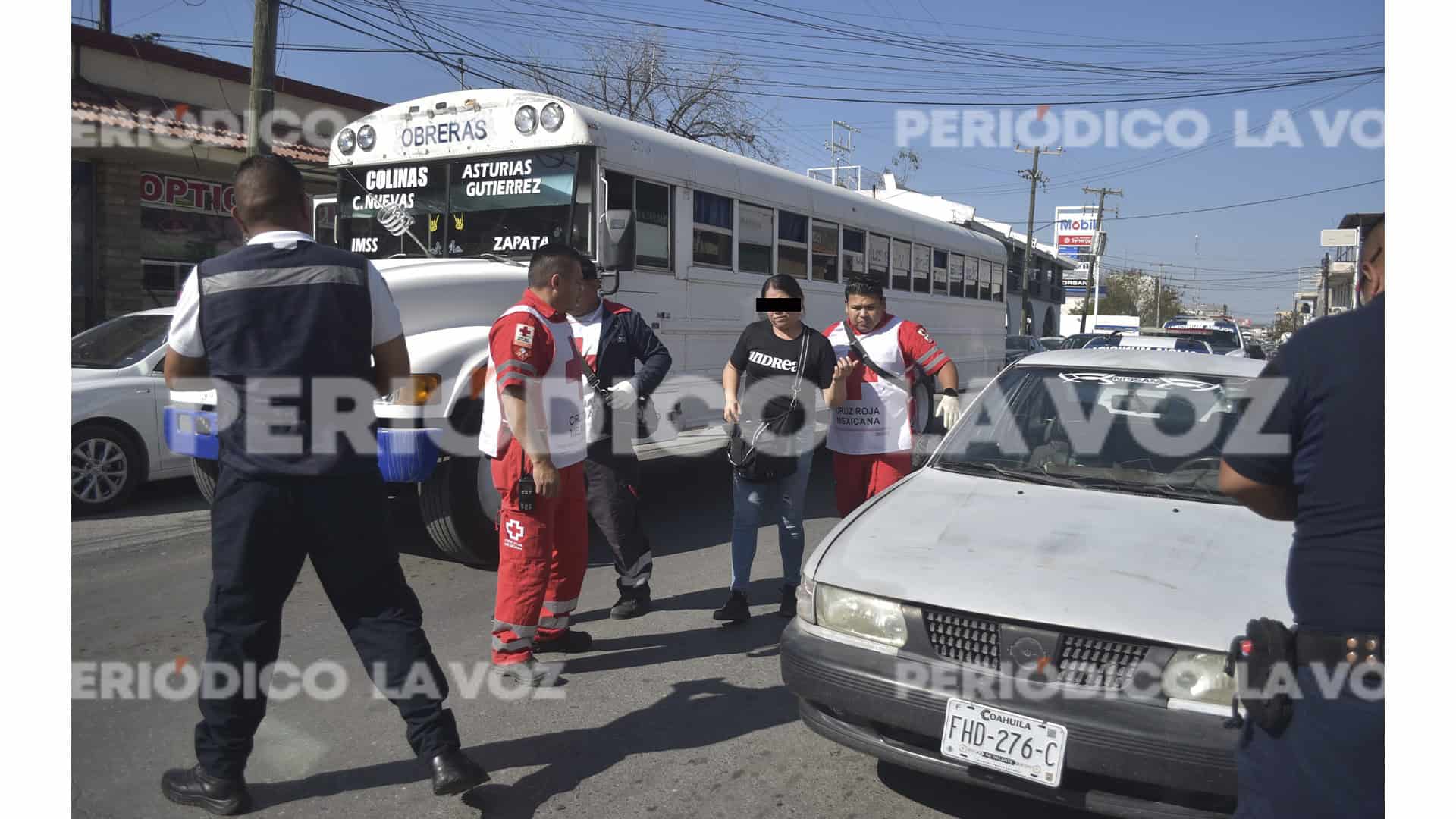 Embiste a empleada de zapatería Andrea