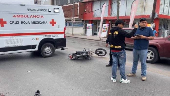 Embiste pickup a motociclista en la Burócratas