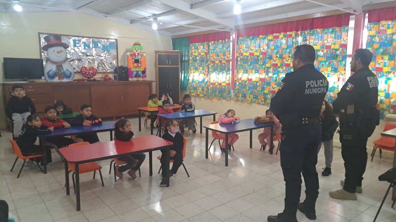 Las pláticas sobre valores y seguridad se implementaron primeramente en un jardín de niños.