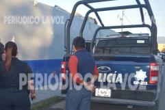 Estruja a clienta guardia de tienda