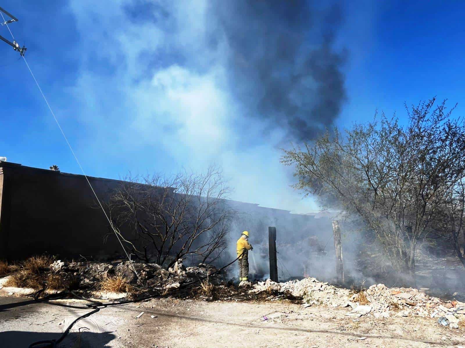 Arde "bocho" en Blvd Fundadores