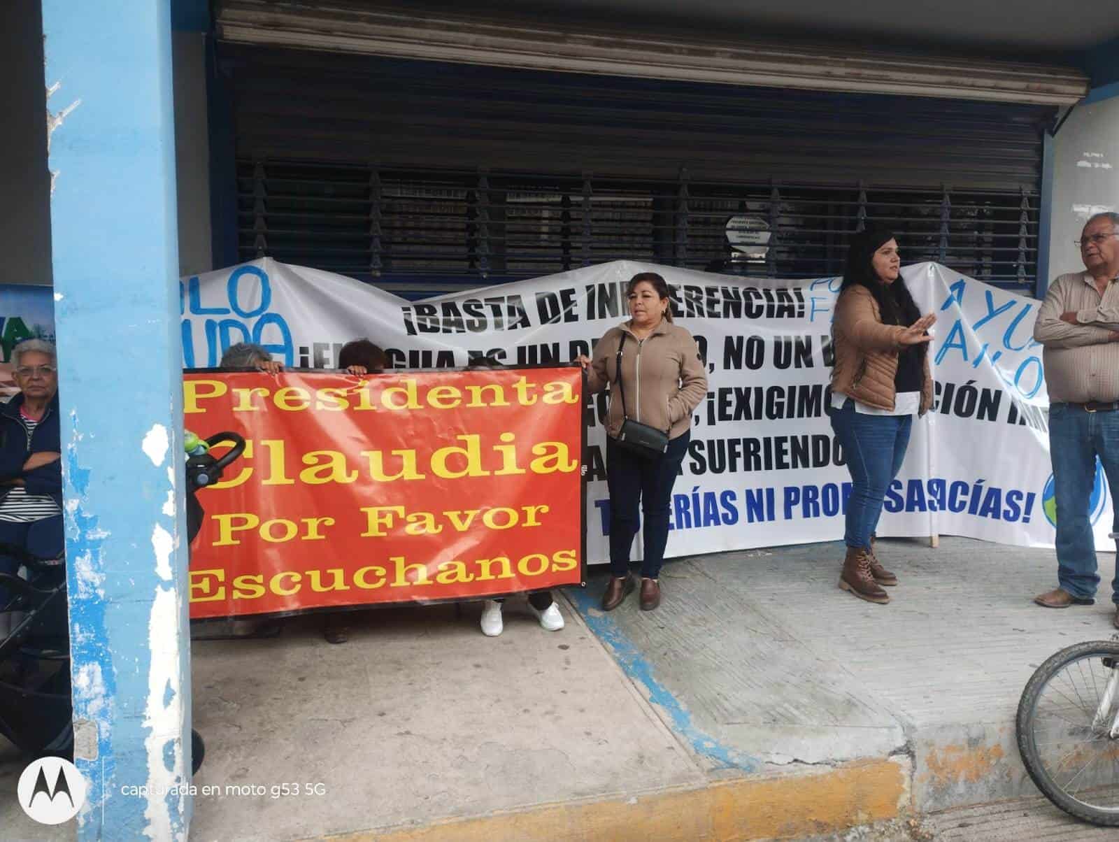 La mañana del viernes realizaron una manifestación pacífica en exterior de las oficinas de SIMAS en la ciudad de Nueva Rosita.