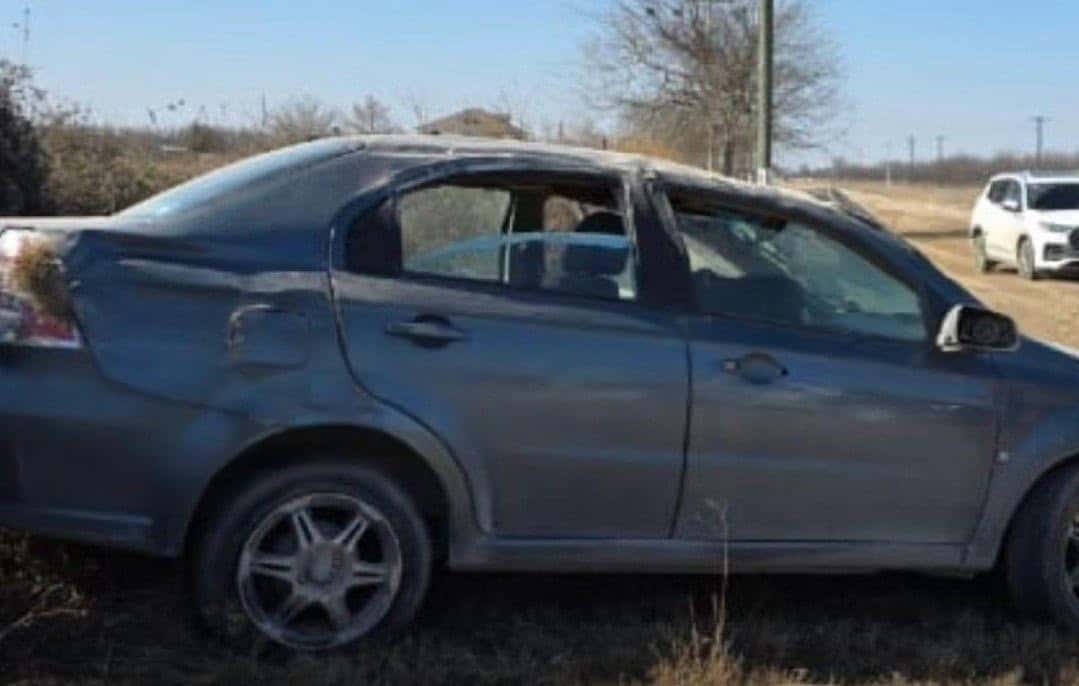 Vuelca auto en la carretera Allende-Villa Unión