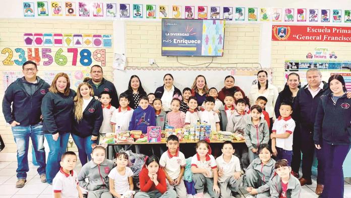 Donan alimentos a familias vulnerables