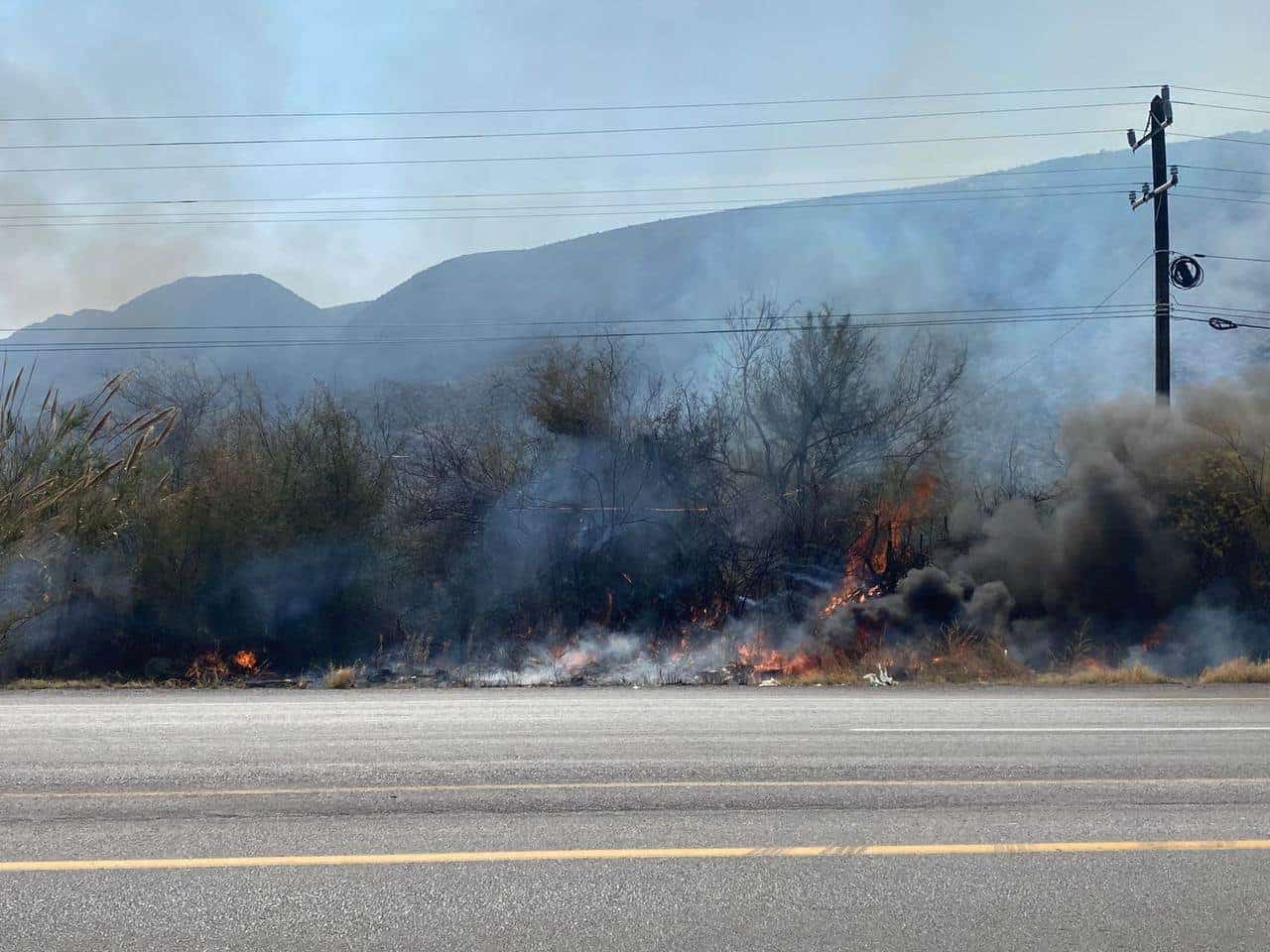 El incendio se registró sobre la carretera 30 a la altura de Celemania.