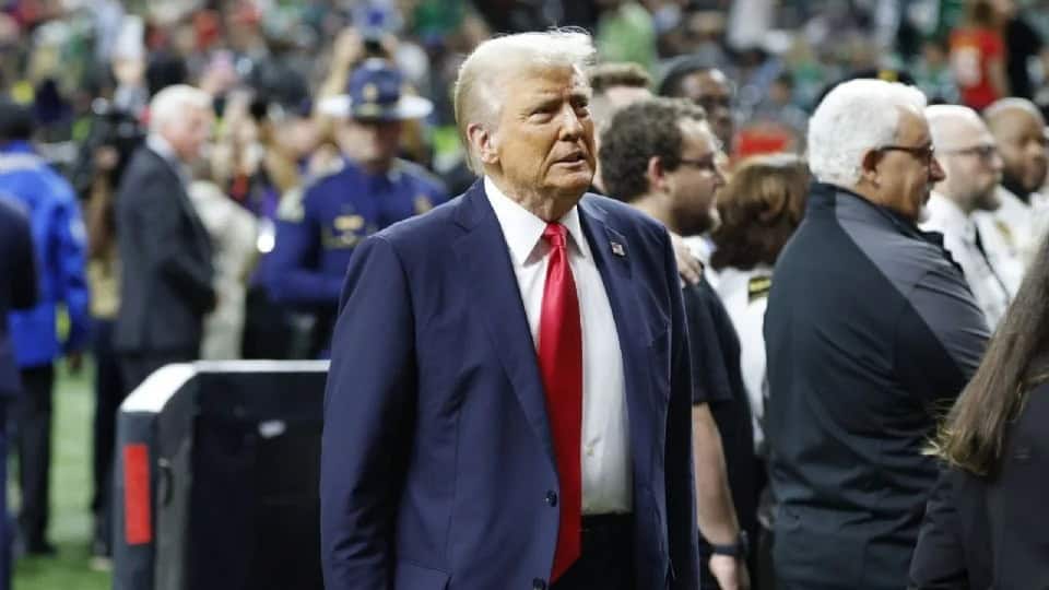 Donald Trump asiste al Super Bowl LIX y recibe abucheos en el Superdome