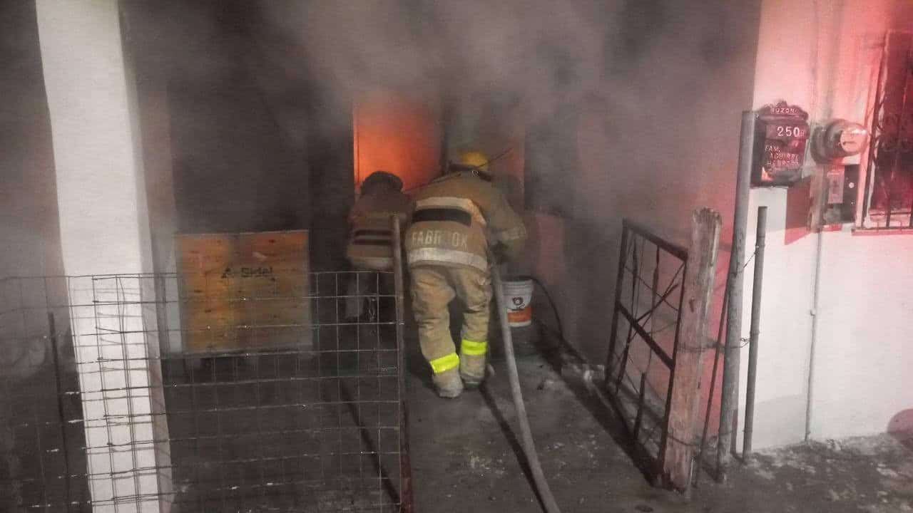 Familia pierde su hogar en terrible incendio; piden apoyo en Nava