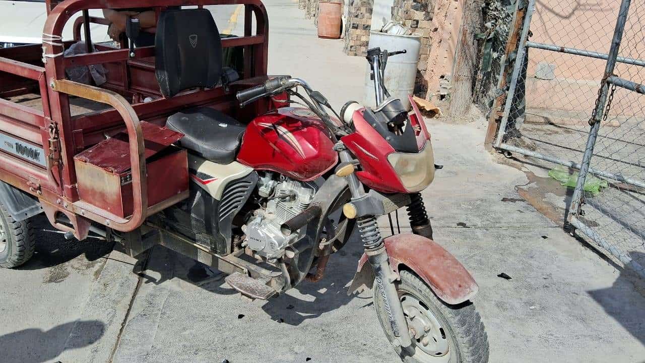Golpean a abuelito y dañan su moto