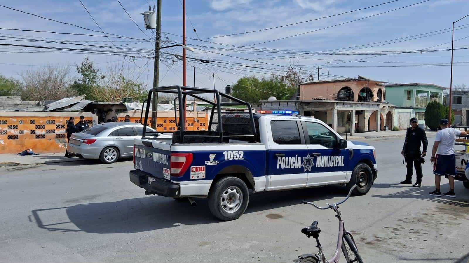 Golpean a abuelito y dañan su moto