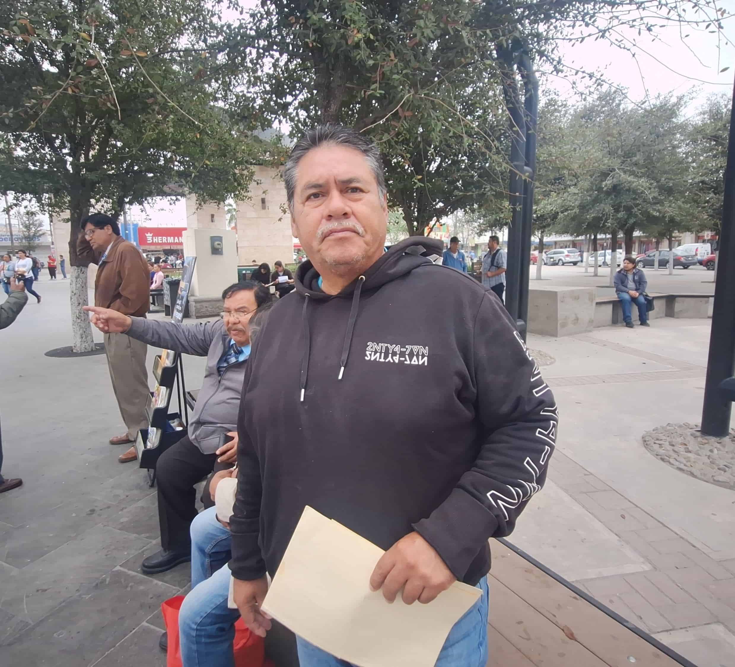 Pedro Carranza; busca empleo.