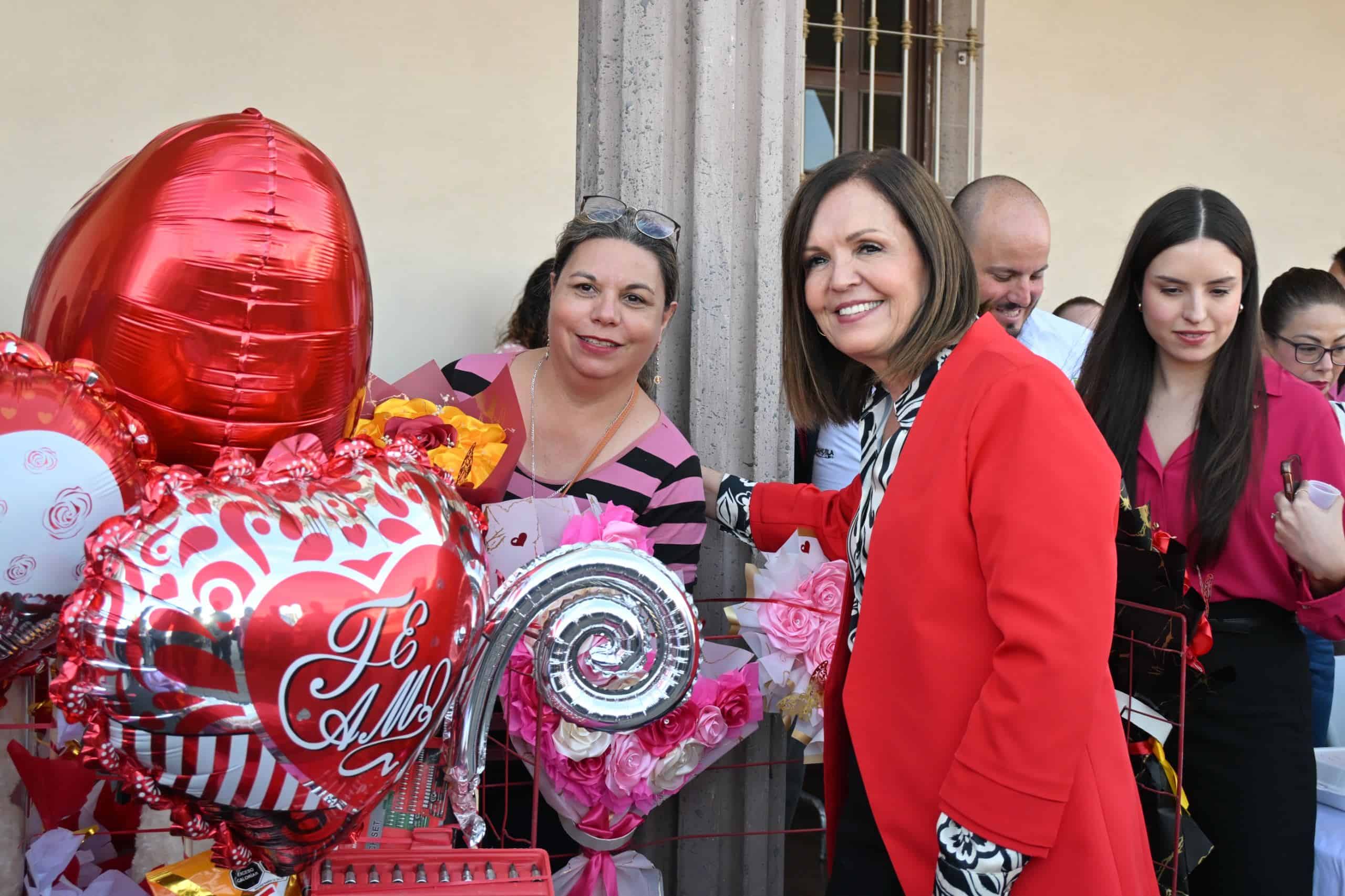 Todo un éxito el arranque del mercadito de San Valentín en Frontera.
